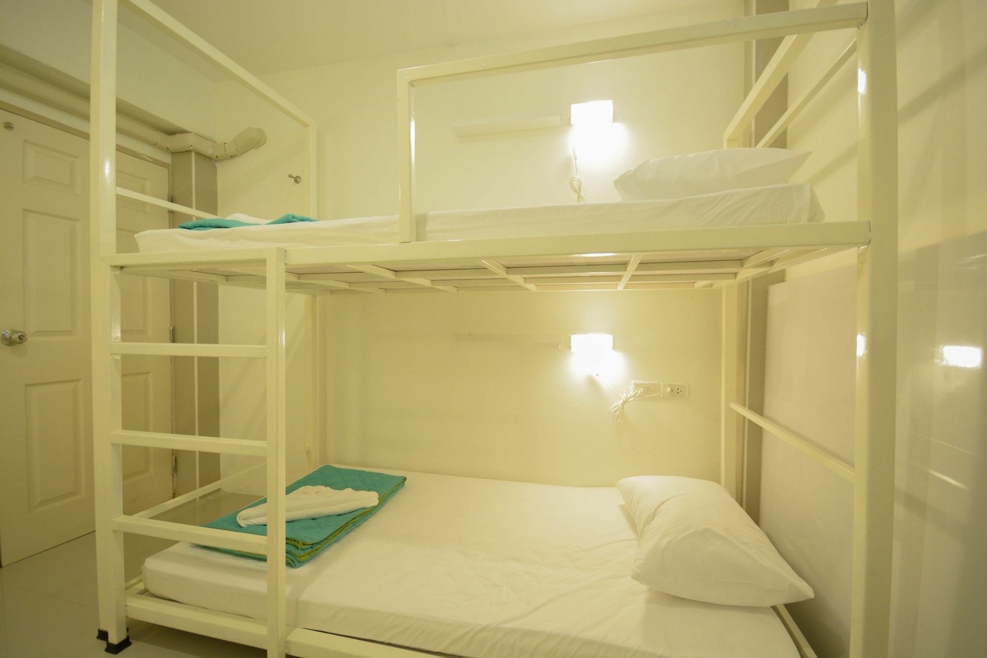 Irest Ao Nang Seafront Hostel Exterior photo