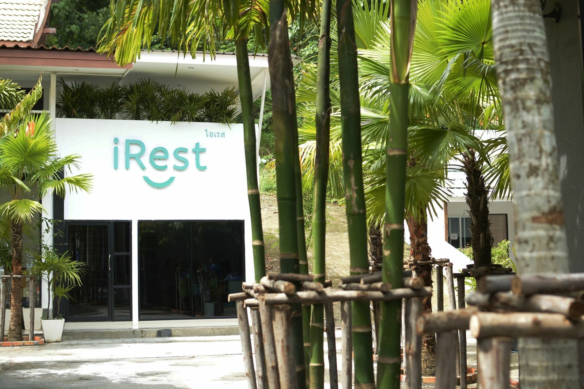 Irest Ao Nang Seafront Hostel Exterior photo