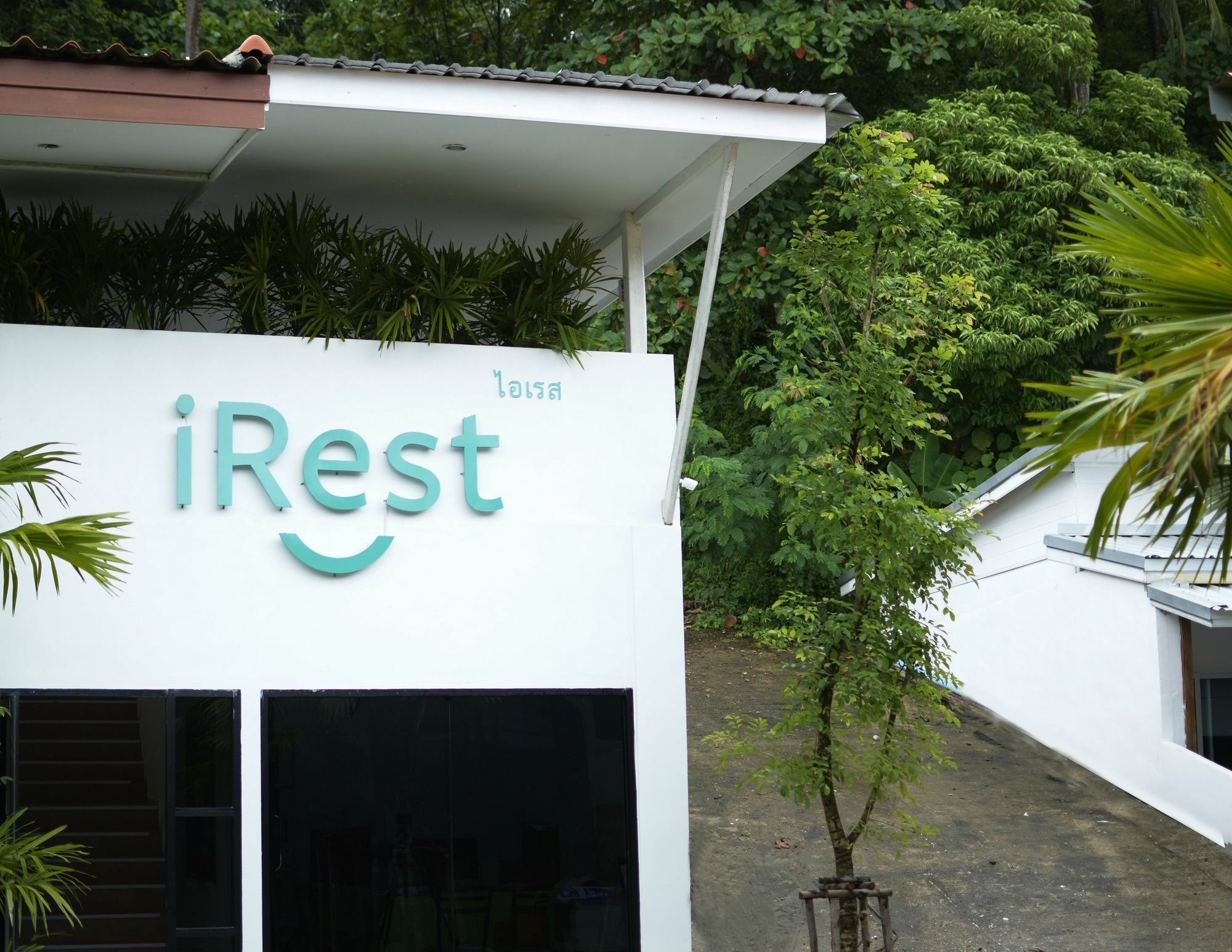 Irest Ao Nang Seafront Hostel Exterior photo